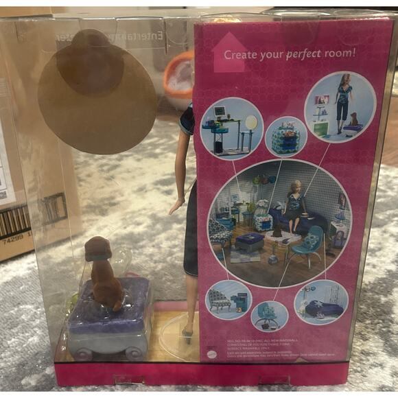 Mattel Barbie Fashion Fever Entertainment Center Doll & Accessories (NEW) - Picture 2 of 2